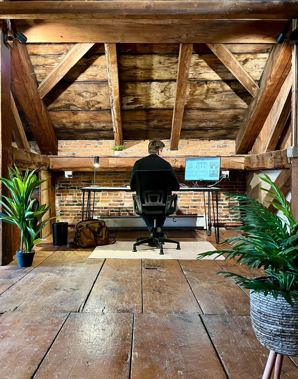 brick-store-coworking-vermont-upstairs-dedicated-desk